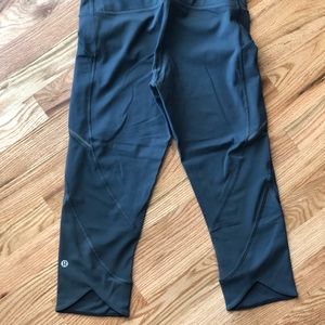 Lululemon crop.